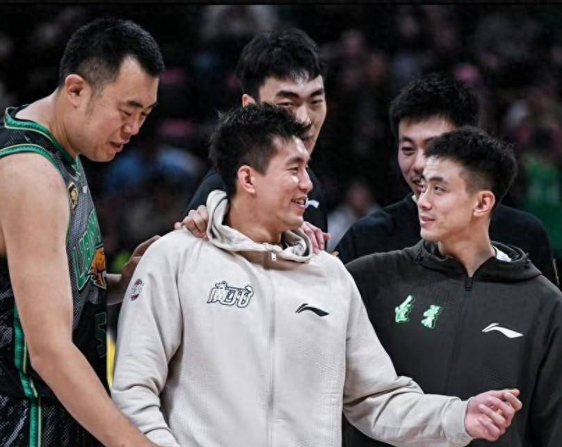 九游游戏中心 阿扎伦卡在加拿大队比赛中出色防守，大比分获胜引发热议！